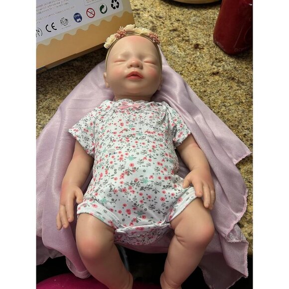 🆕16 Inch Full Platinum Silicone 4 Lb Sleeping Baby Girl Real Life Baby Doll - Picture 6 of 14
